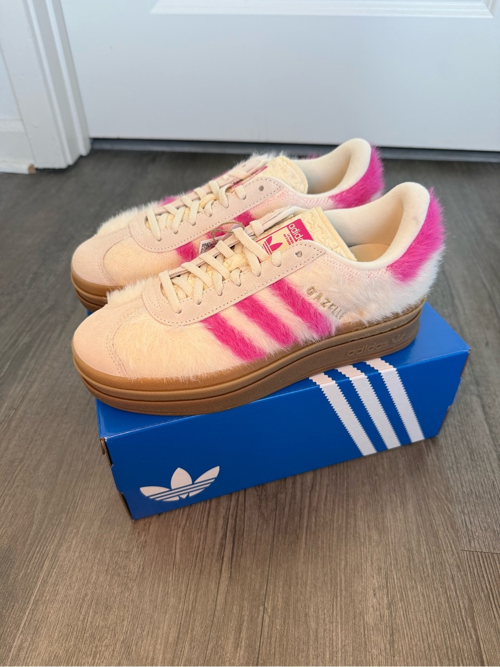 NWT Women’s Adidas Gazelle Bold Size 7 Shock Pink White Gold Brand New Sneakers! - Picture 1 of 14